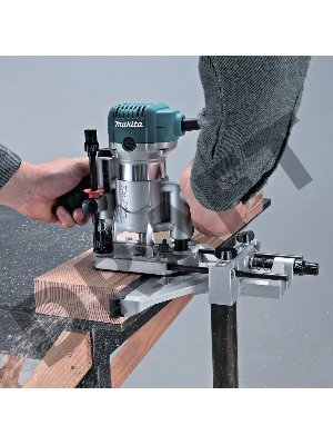 Фрезер MAKITA RT0700C 171192  кромочный 710Вт 10000-30000об\м цанга-6-8мм 1.8кг кор прямая направ.