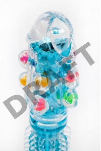 Прозрачно-голубой вибратор с дополнительными пупырышками - 16,5 см.