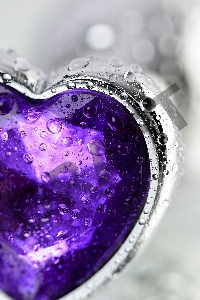 Анальная втулка Штучки-Дрючки, металл, серебряная, с фиолетовым кристаллом, 8 см, Ø 3 см, 165 г