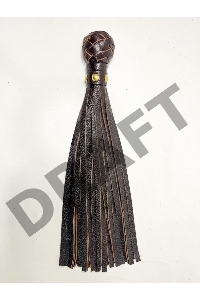 Коричневая генитальная кожаная плеть - 30 см.