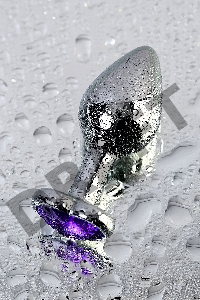 Анальная втулка Штучки-Дрючки, металл, серебряная, с фиолетовым кристаллом, 8 см, Ø 3 см, 165 г