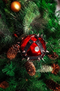 Новогодний шар Pecado BDSM, с шипами, глянцевый, красный, 10 см