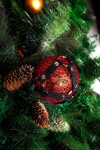 Новогодний шар Pecado BDSM, с клепками, матовый, красный, 10 см