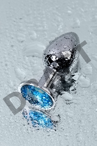 Анальная втулка Metal by TOYFA, металл, серебряная, с голубым кристаллом, 7 см, Ø 2,8 см, 50 г